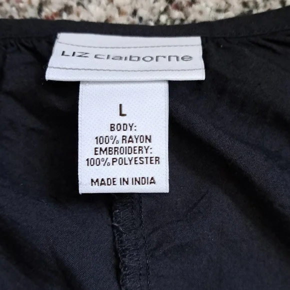 Embroidered sleeved shirt. - Picture 6 of 6